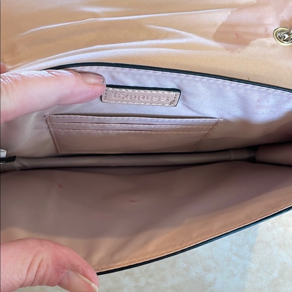Express, Elegant Pink Chain Shoulder Bag - Picture 3 of 5